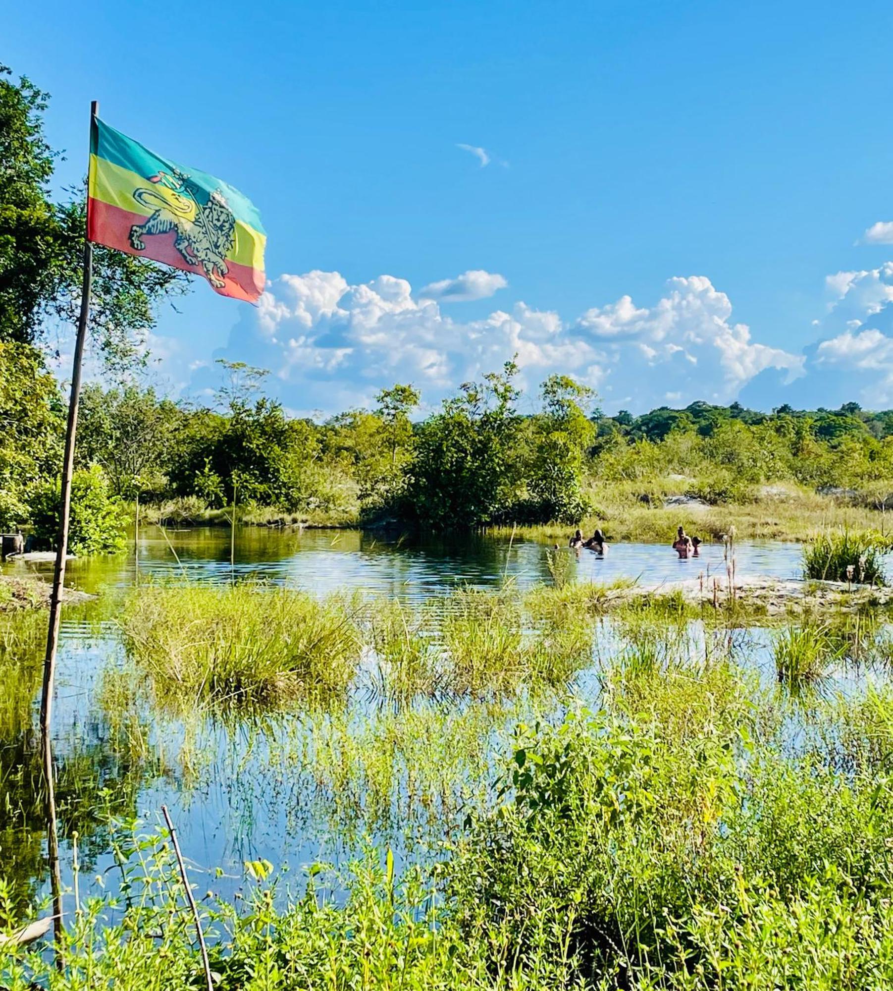 Land Of Promise - Reggae Bar & Eco Village Zanderij المظهر الخارجي الصورة