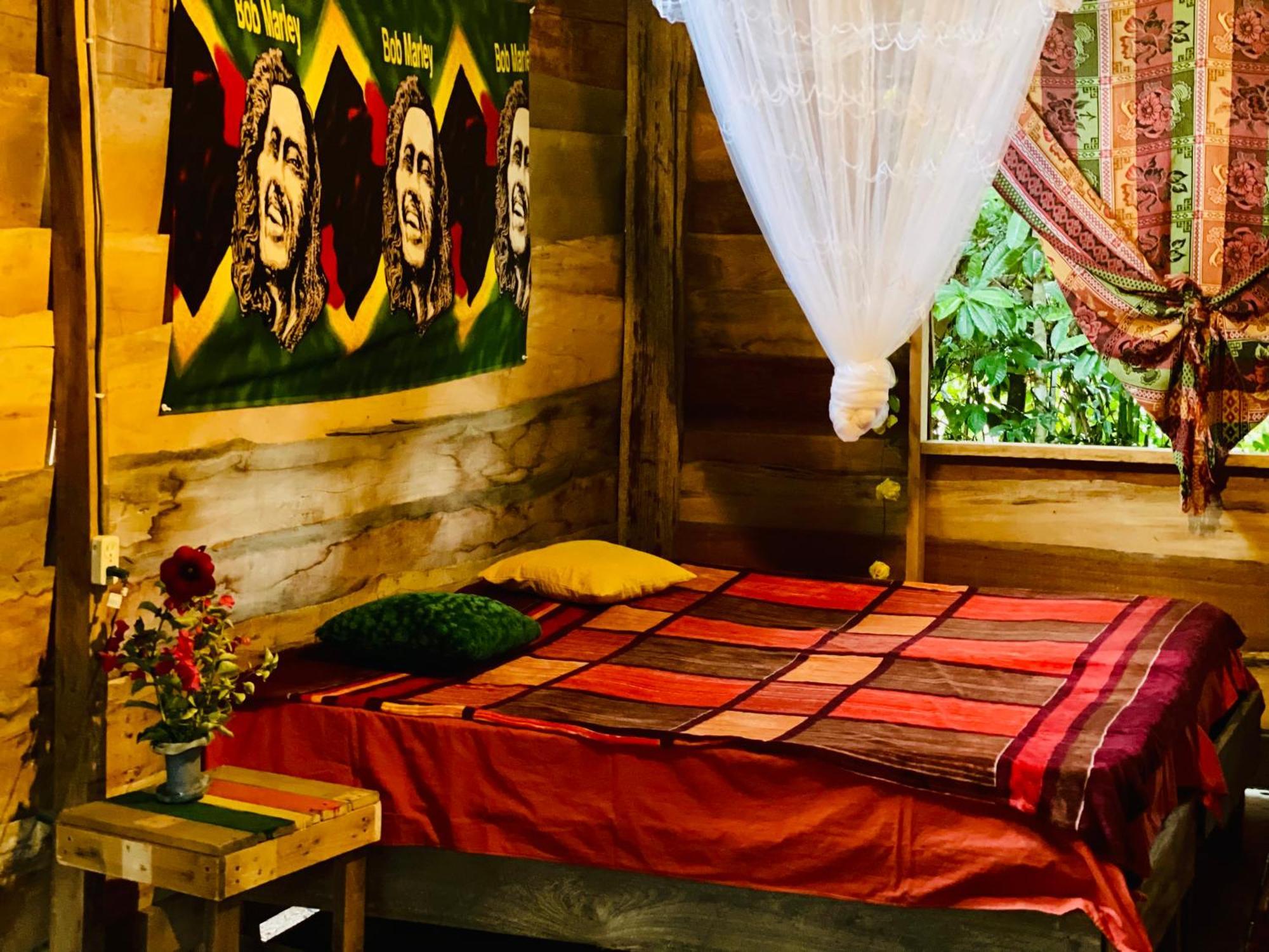 Land Of Promise - Reggae Bar & Eco Village Zanderij المظهر الخارجي الصورة