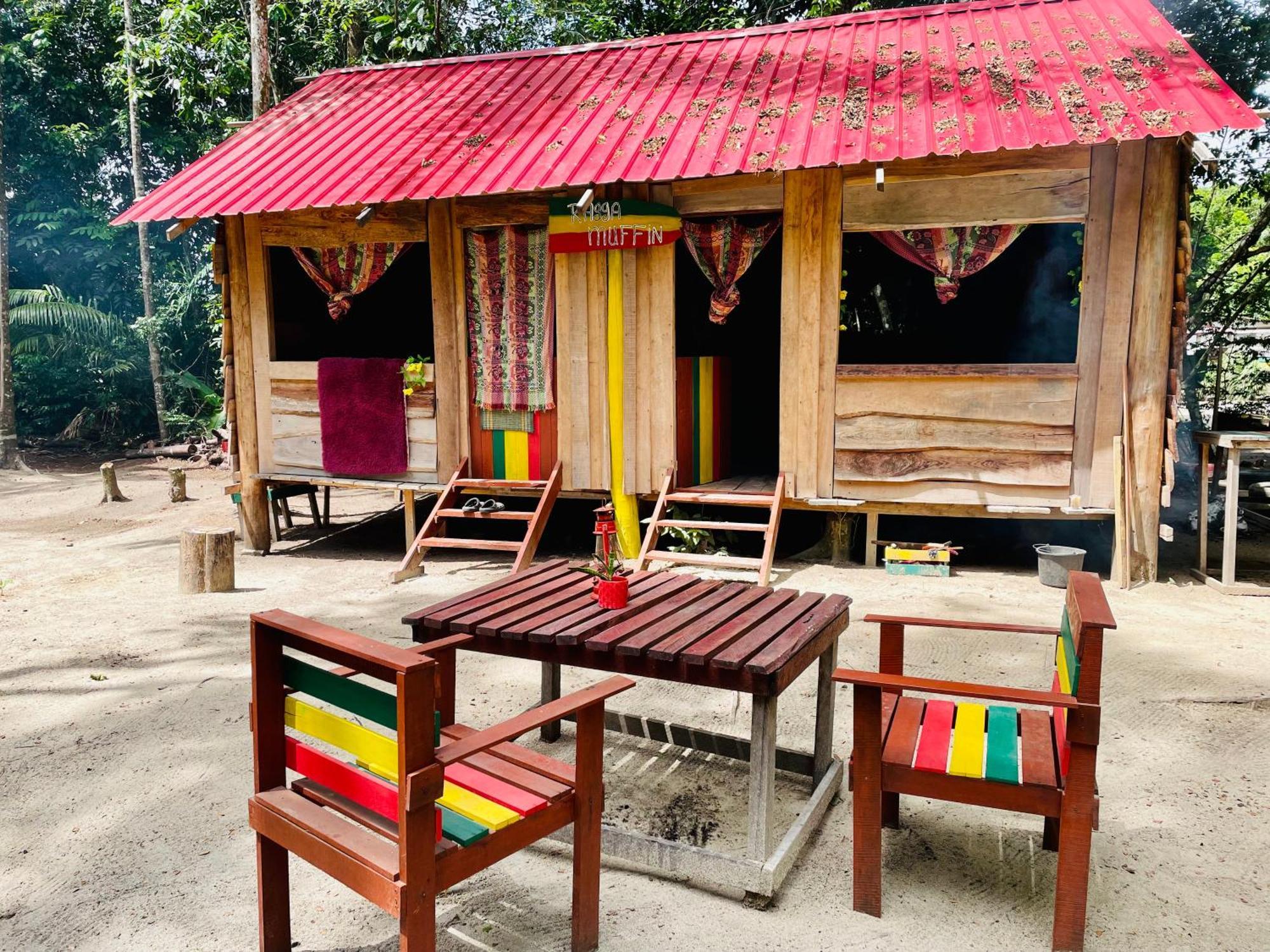 Land Of Promise - Reggae Bar & Eco Village Zanderij المظهر الخارجي الصورة