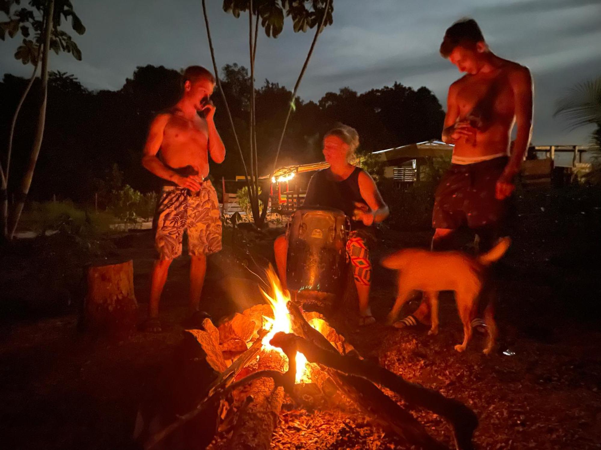 Land Of Promise - Reggae Bar & Eco Village Zanderij المظهر الخارجي الصورة