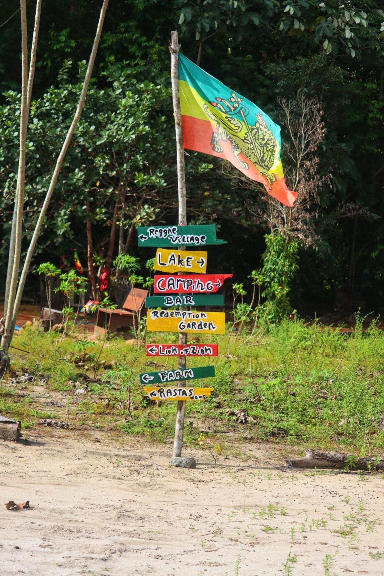 Land Of Promise - Reggae Bar & Eco Village Zanderij المظهر الخارجي الصورة