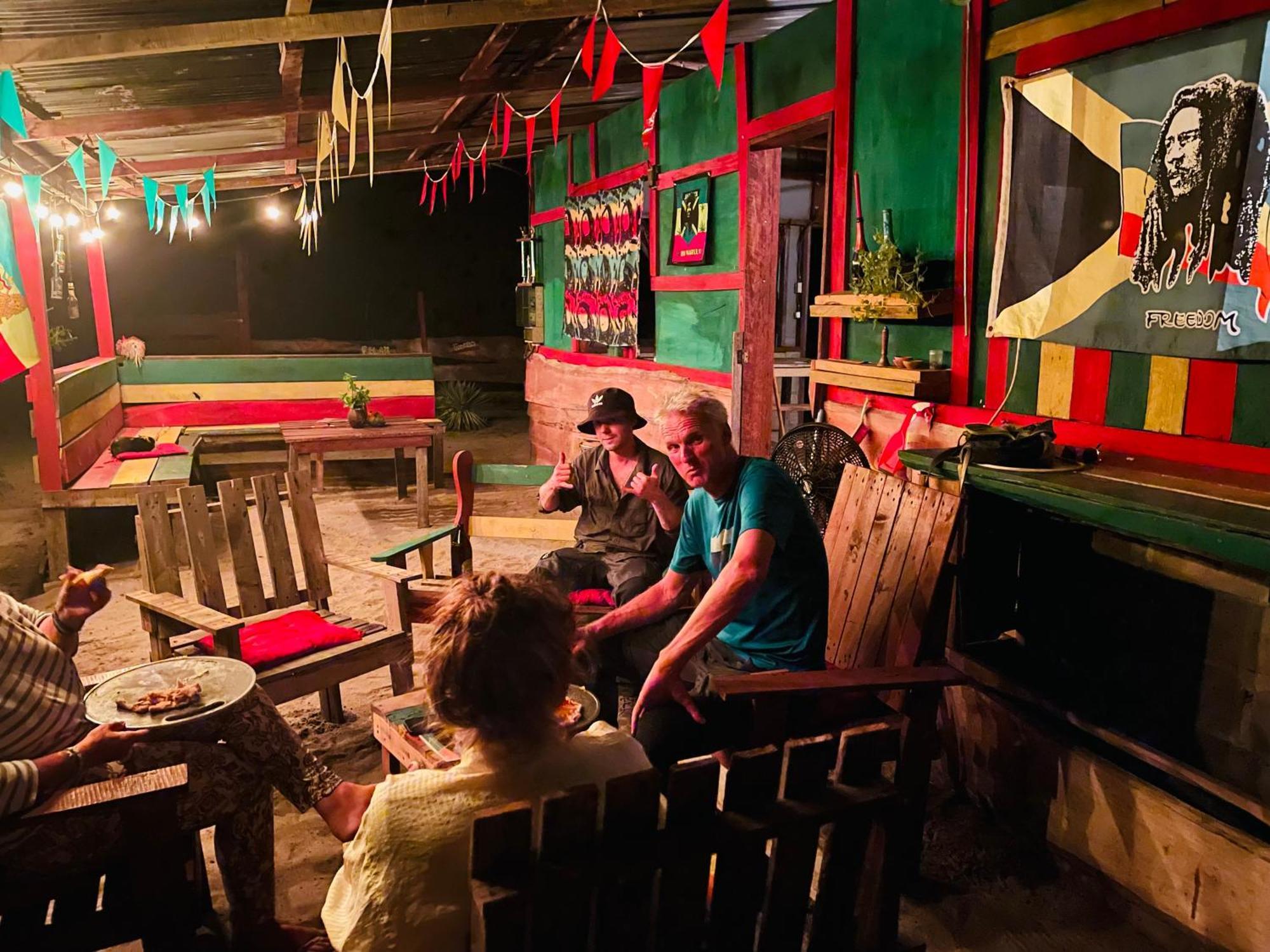 Land Of Promise - Reggae Bar & Eco Village Zanderij المظهر الخارجي الصورة